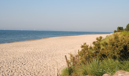 Der sehr schöne breite Sandstrand